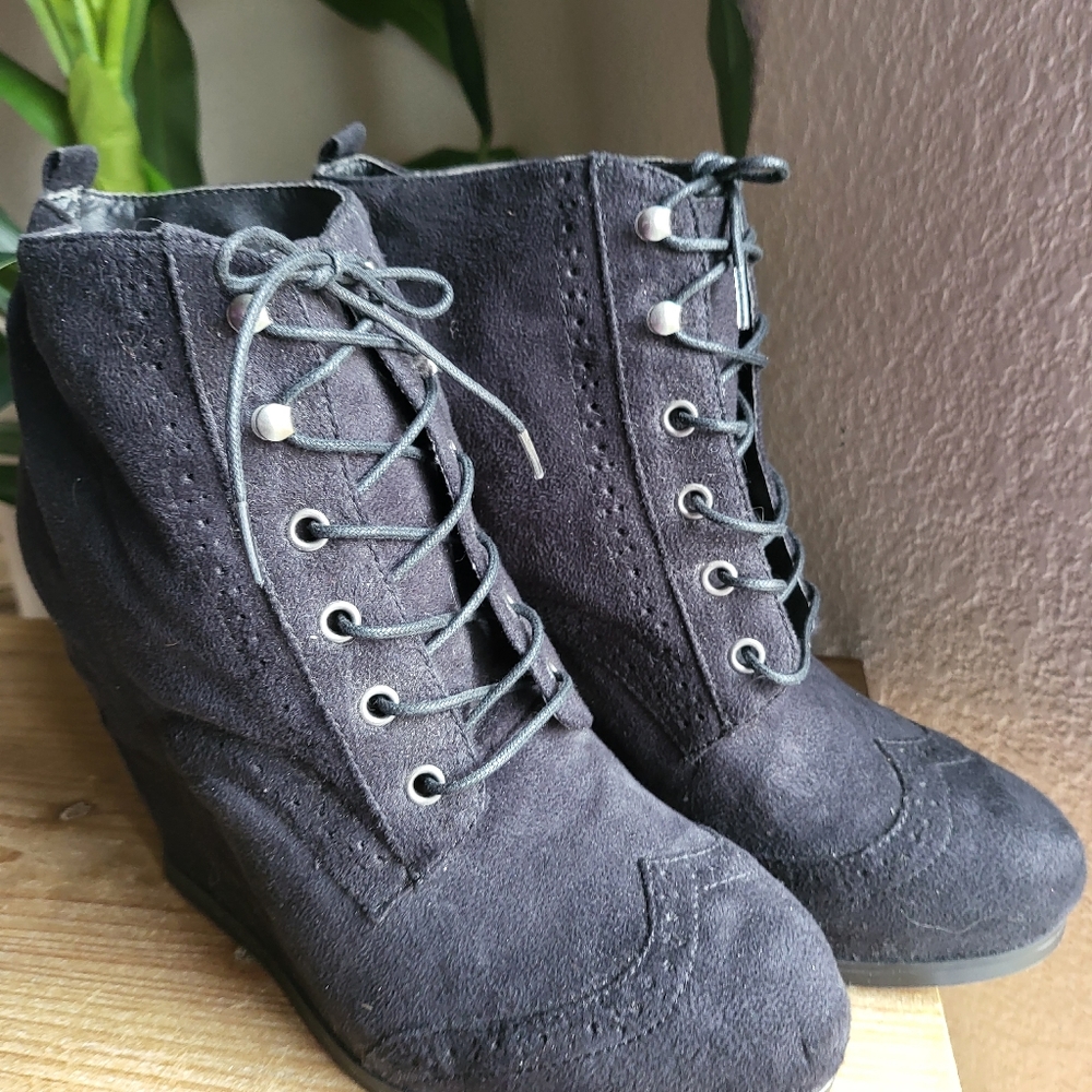 Cute Black Ankle boots sz 11 / Platform Heels / Booties / Wedges / Mossimo